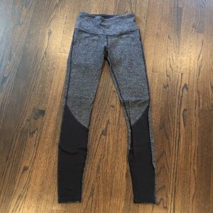 EUC Lululemon Grey leggings 4